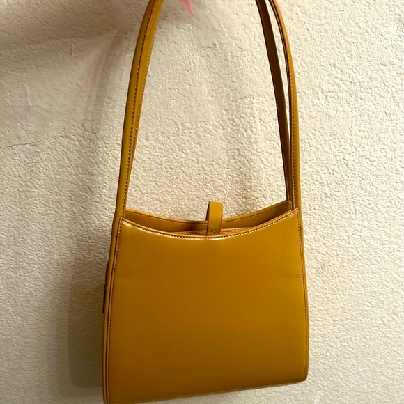 Elegant Tan Handbag - Picture 4 of 8
